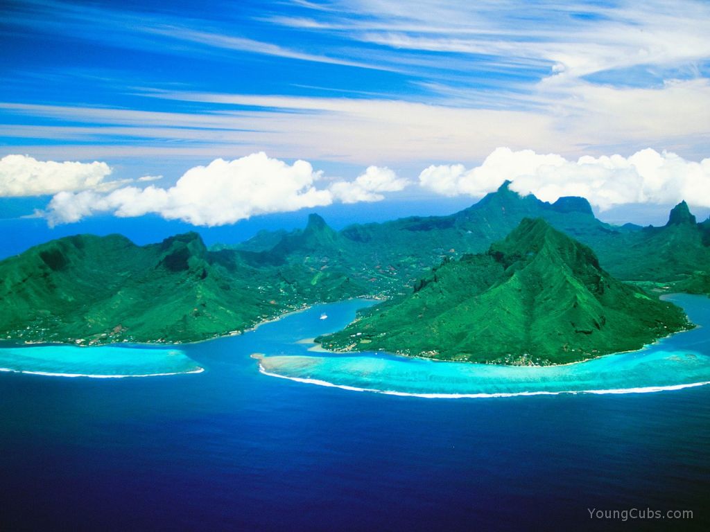 Cook's Bay and Opunohu Bay, Moorea Island, French Polynesia